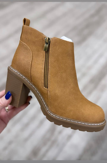 Corky's Rocky Top | Camel