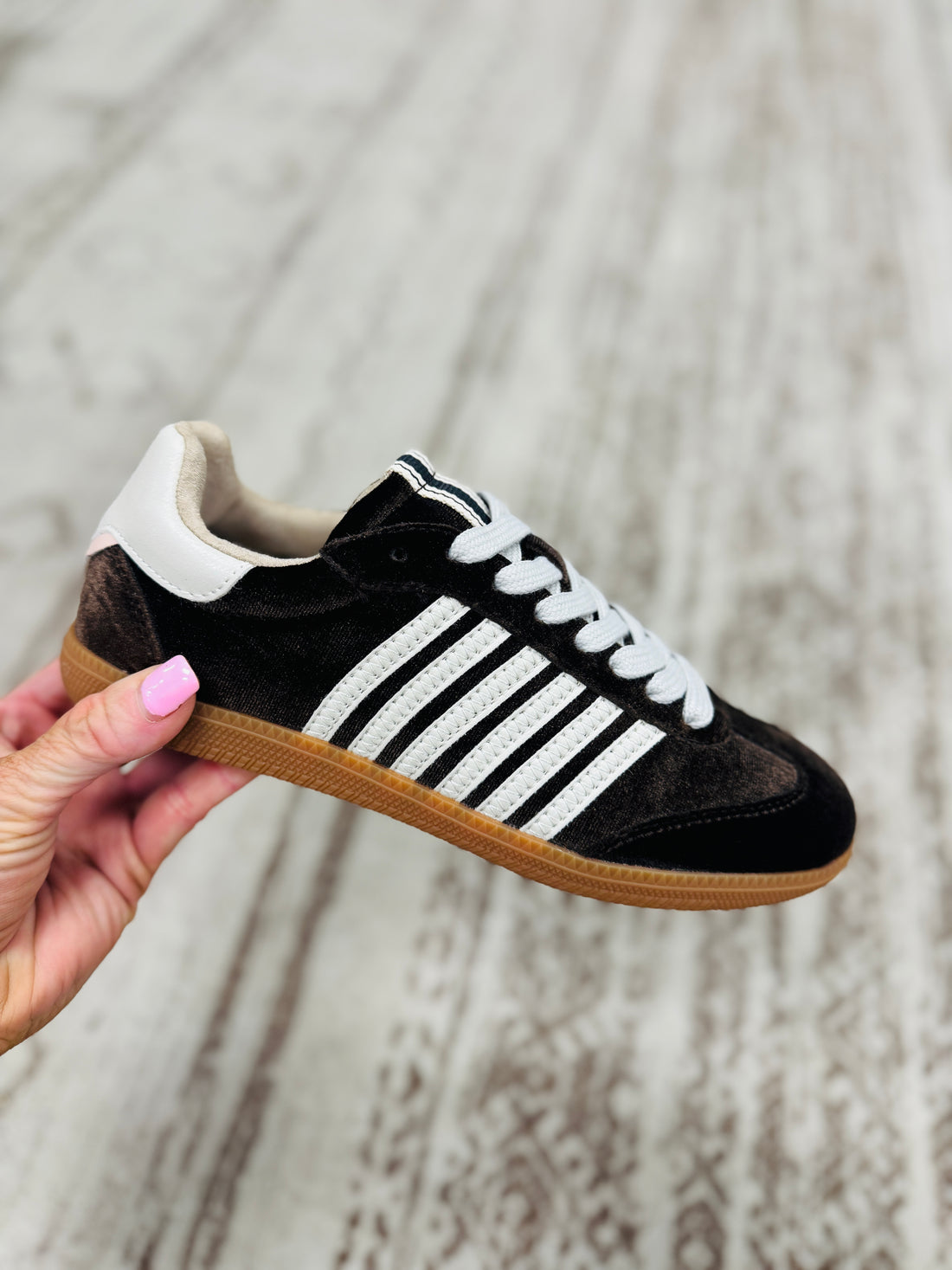 ShuShop Stevie - Brown Velvet