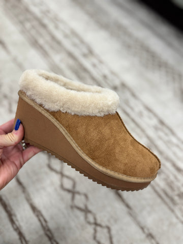 Corky's Easy Going | Tobacco Faux Suede